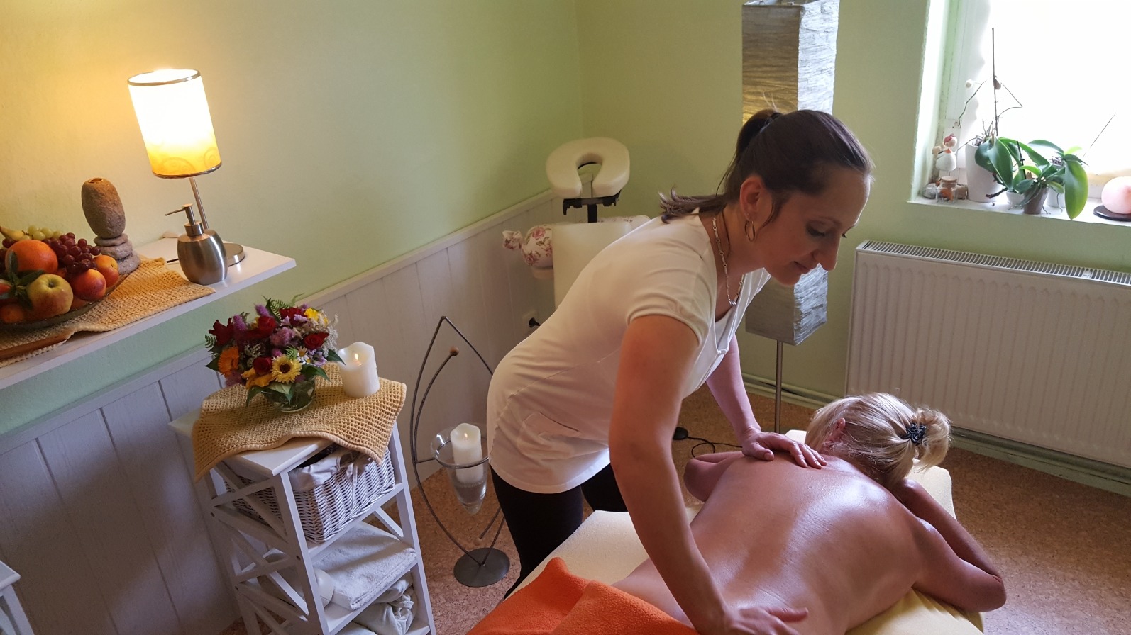 Wellness zum günstigen Preis Gasthaus - Pension Waldfrieden Wolkenstein im Erzgebirge - Rueckenmassage